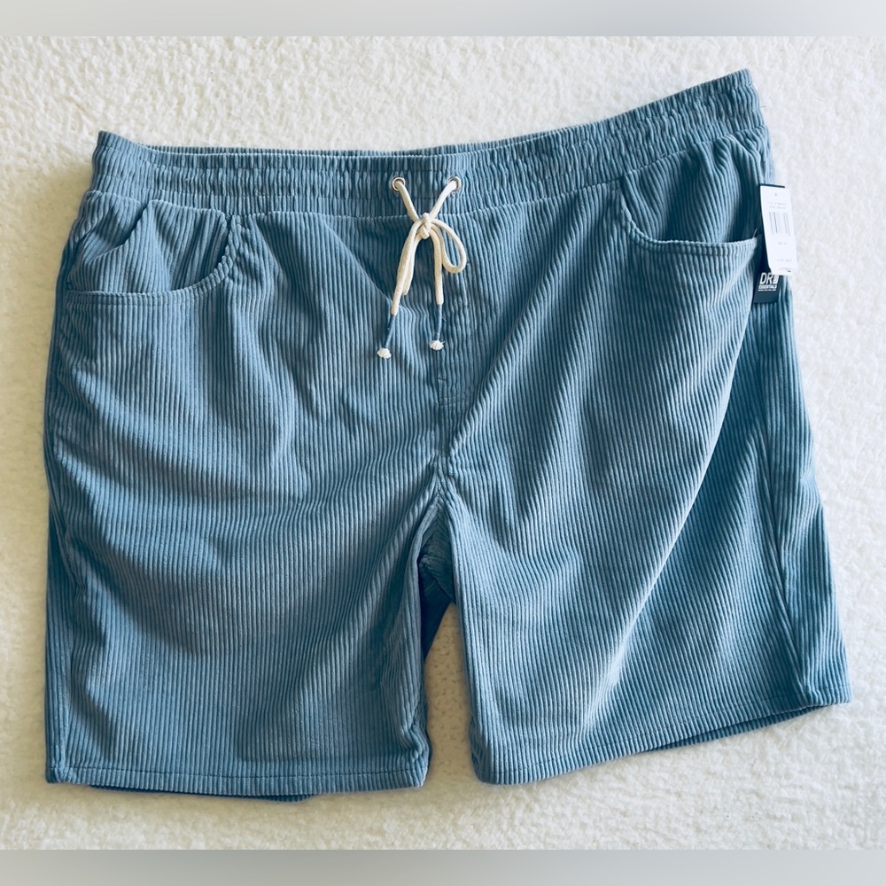 NWT -DR Essential comfort fit men shorts 🩳